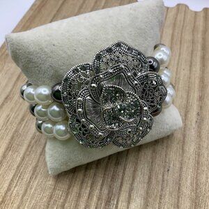 Flower Antique Style Silver Tone Rhinestone Stretchy Faux Pearl Bracelet